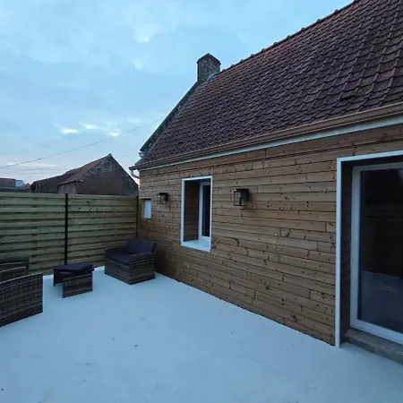 De La Perle Rouge Rodelinghem